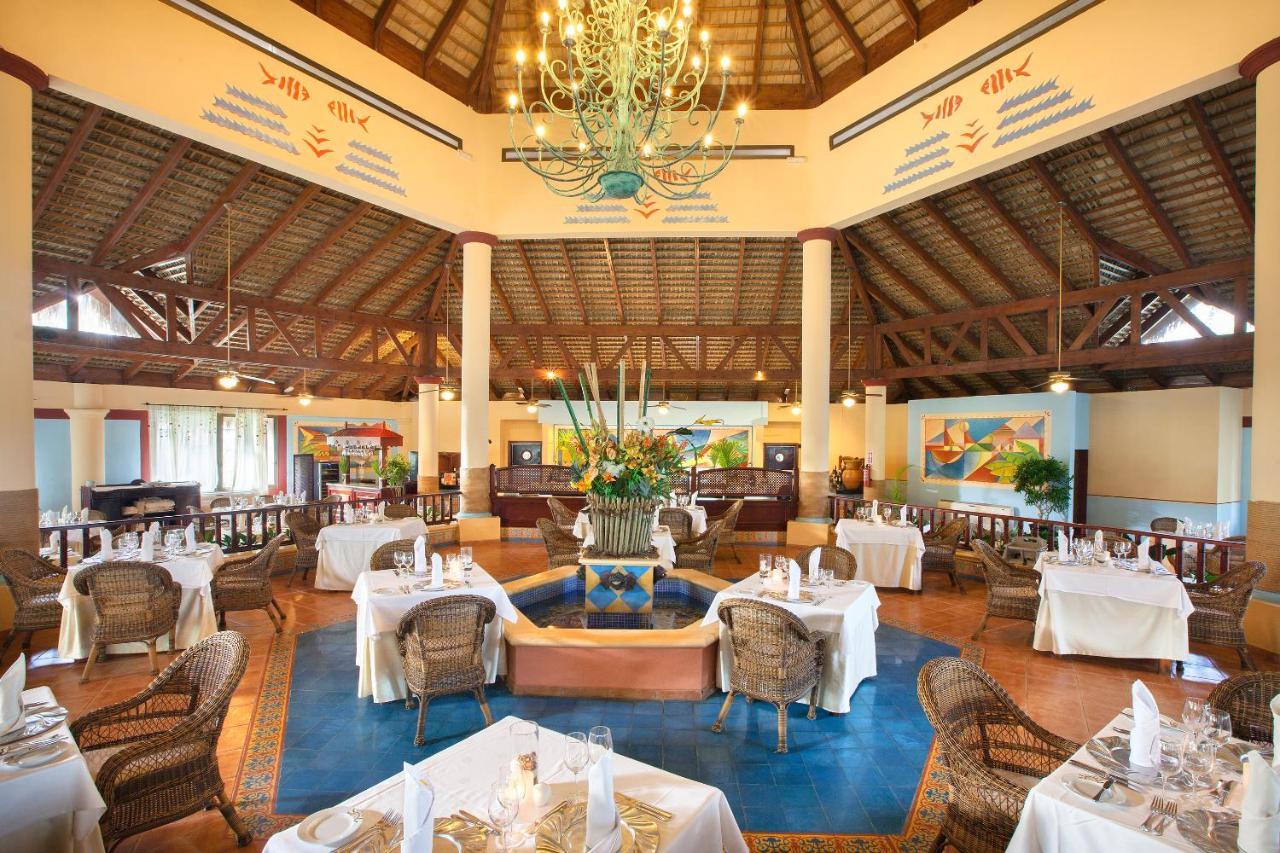 Bahia Principe Grand Bavaro Punta Cana Exterior foto The buffet at the resort